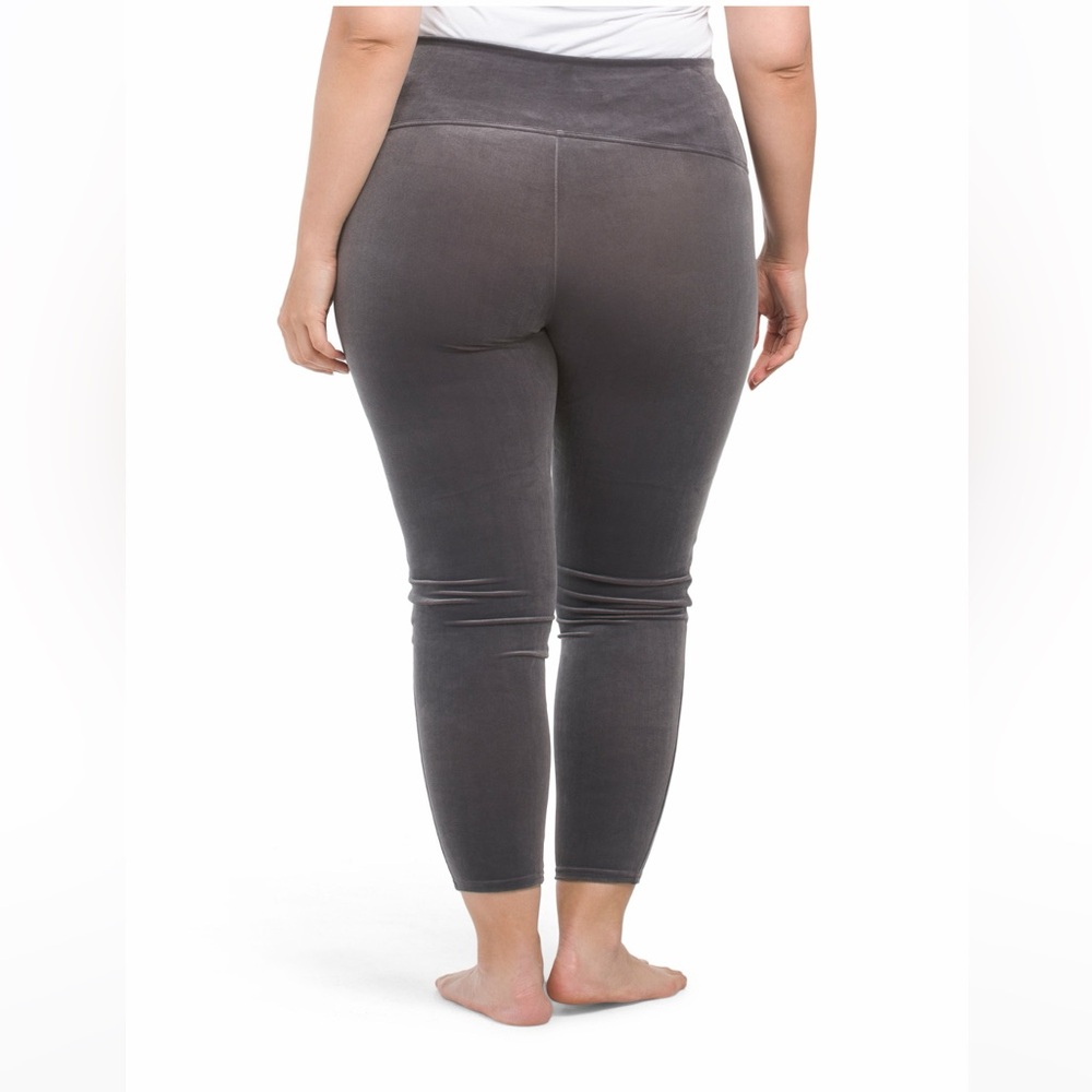 SPANX Velvet Shaping Leggings 🩶 - Picture 2 of 6